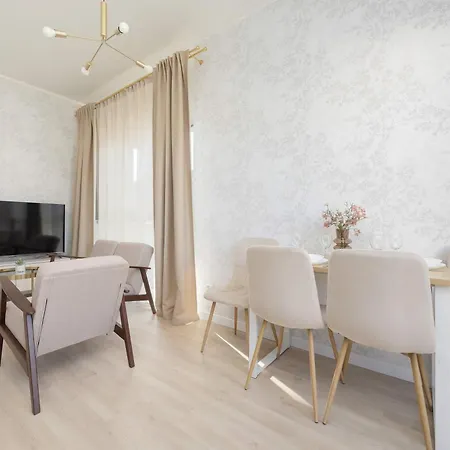 Spacious Apartment With A Balcony Warsaw Zbaszynska 4 By Heyrent Apartamento Varsovia