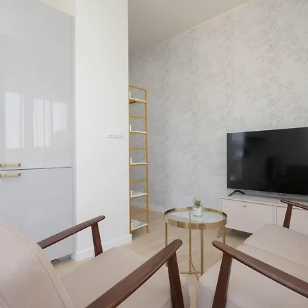 Spacious Apartment With A Balcony Warsaw Zbaszynska 4 By Heyrent Apartamento *