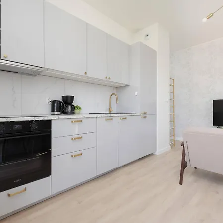 Spacious Apartment With A Balcony Warsaw Zbaszynska 4 By Heyrent Apartamento